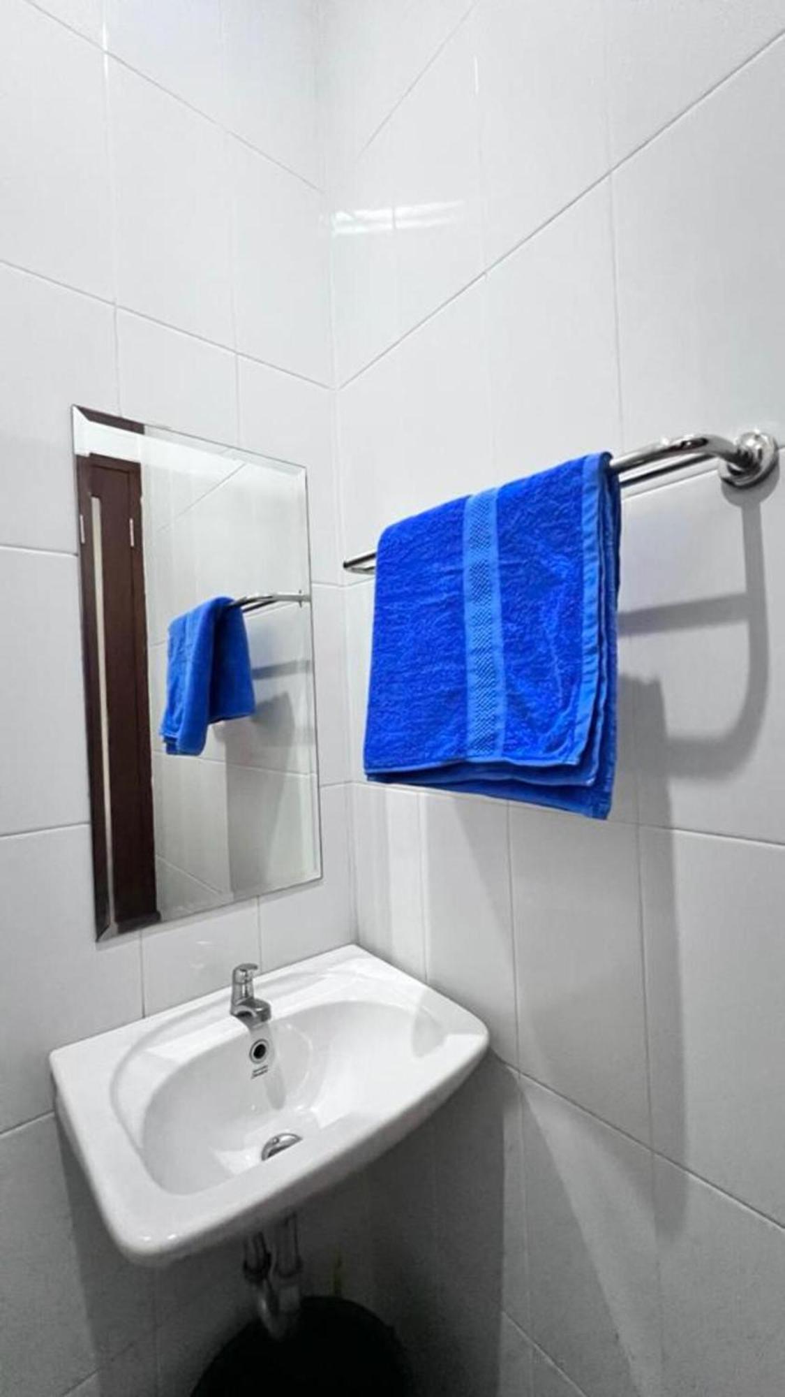 Hens Guesthouse Syariah Gadobangkong Luaran gambar