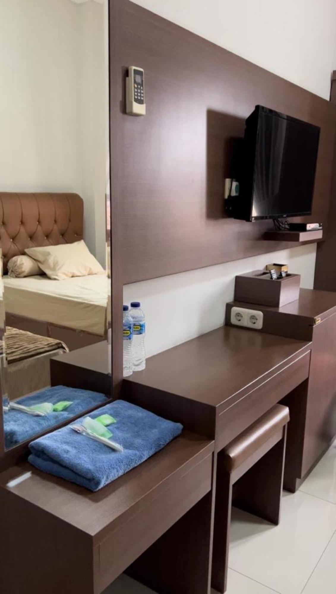 Hens Guesthouse Syariah Gadobangkong Luaran gambar