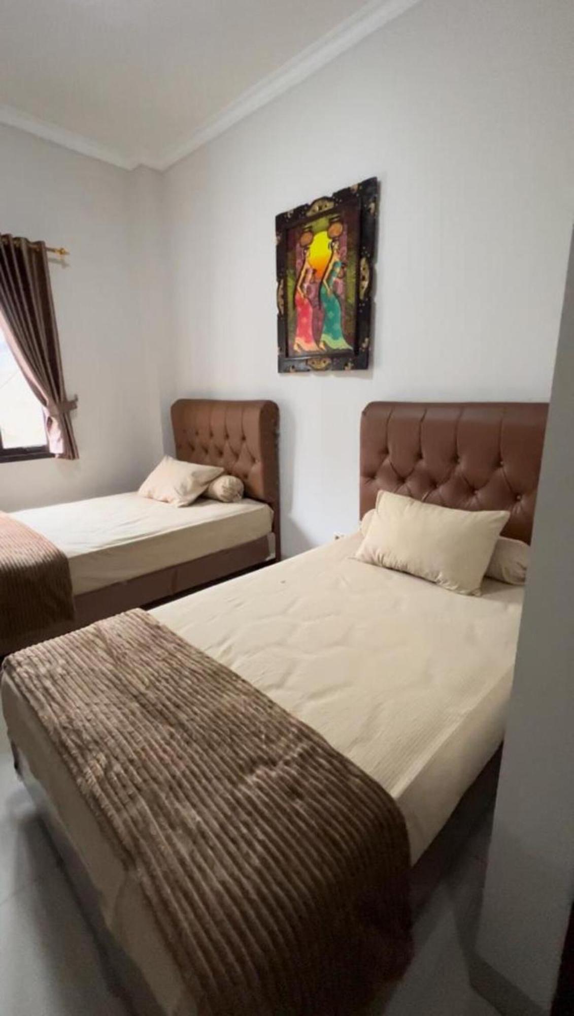 Hens Guesthouse Syariah Gadobangkong Luaran gambar