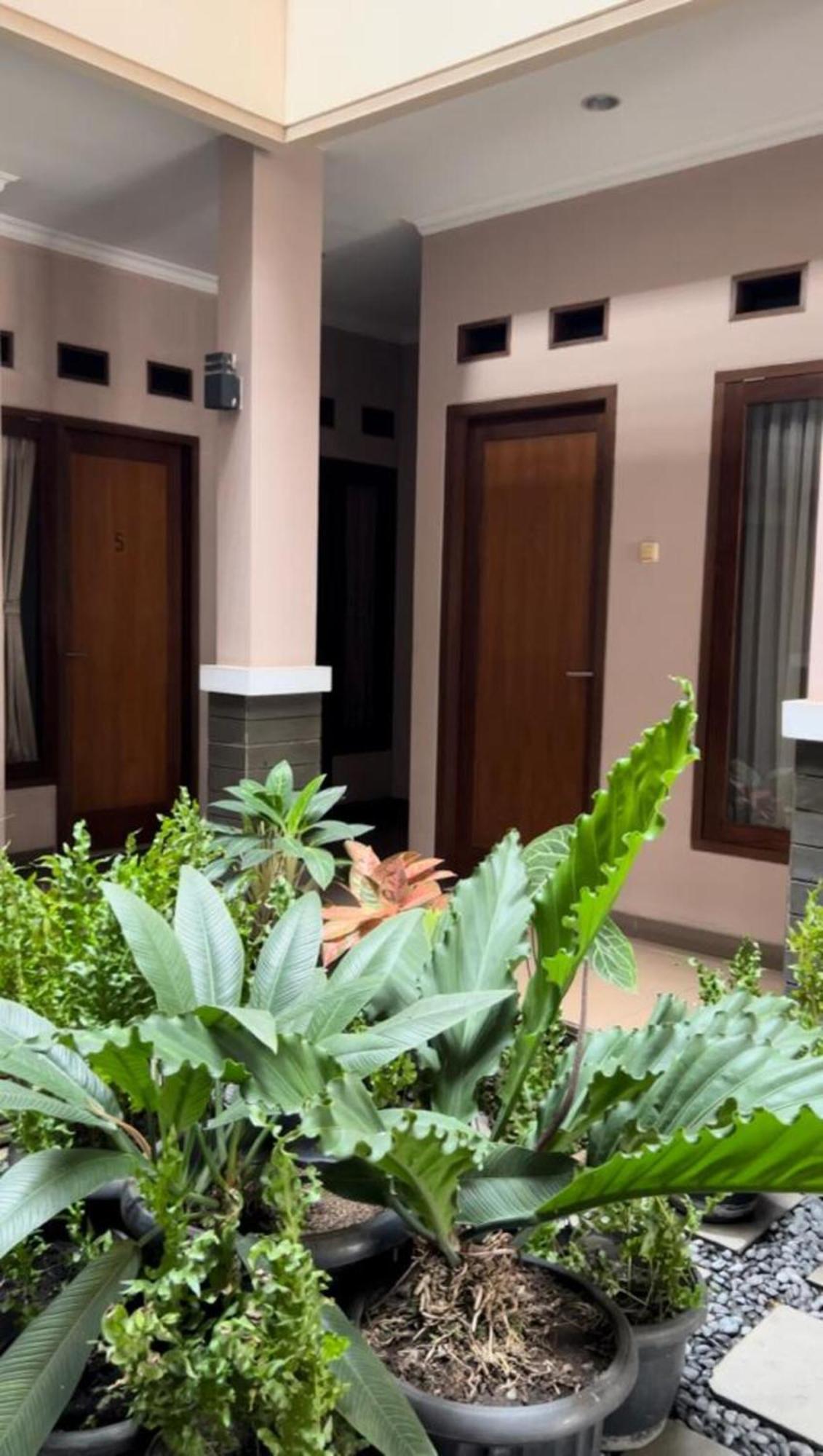Hens Guesthouse Syariah Gadobangkong Luaran gambar