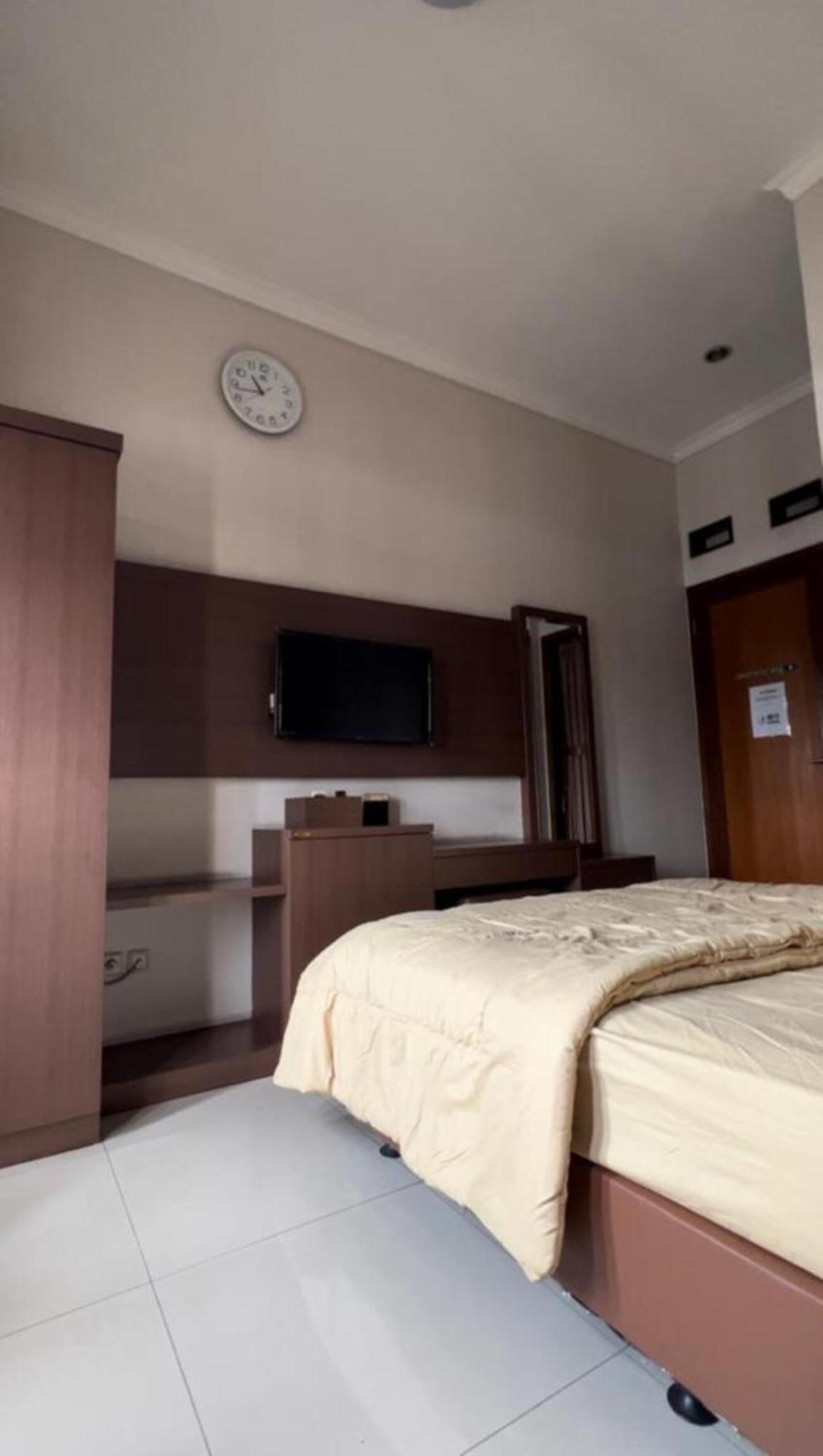 Hens Guesthouse Syariah Gadobangkong Luaran gambar