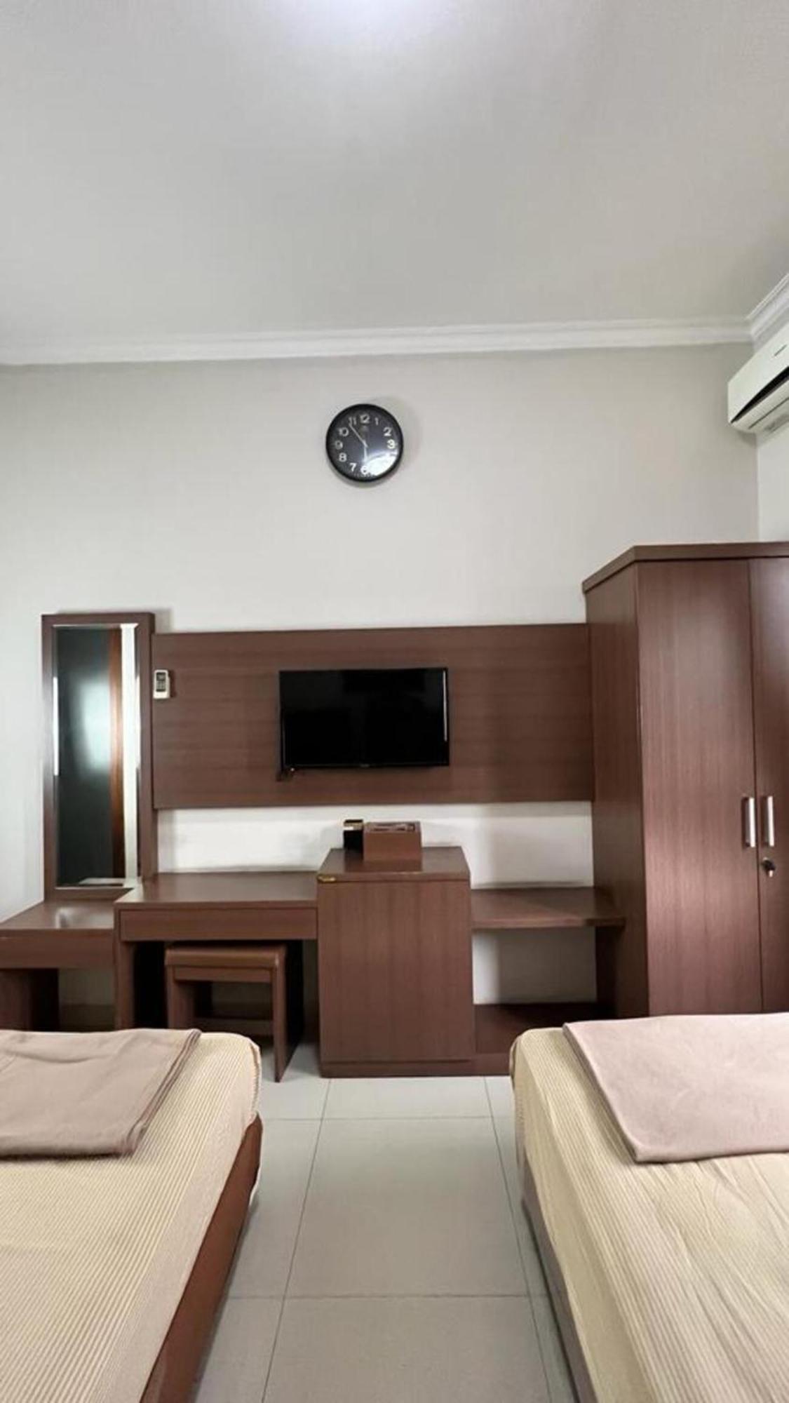 Hens Guesthouse Syariah Gadobangkong Luaran gambar